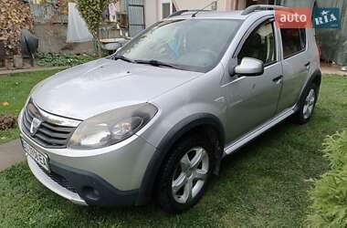 Внедорожник / Кроссовер Dacia Sandero StepWay 2010 в Бурштыне