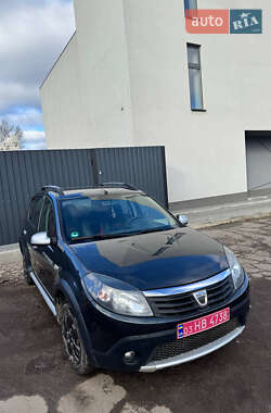 Внедорожник / Кроссовер Dacia Sandero StepWay 2012 в Сумах