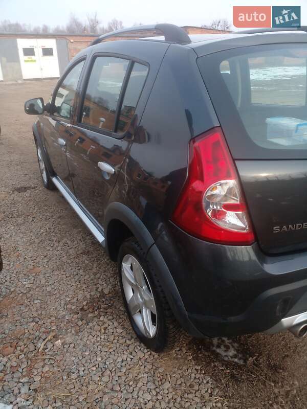 Внедорожник / Кроссовер Dacia Sandero StepWay 2011 в Ромнах