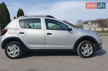 Внедорожник / Кроссовер Dacia Sandero StepWay 2015 в 