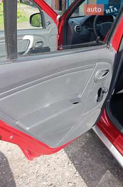 Позашляховик / Кросовер Dacia Sandero StepWay 2011 в 