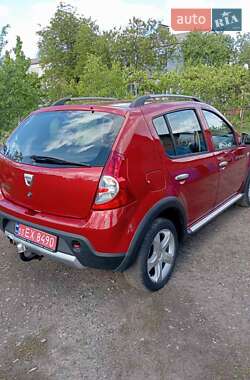 Позашляховик / Кросовер Dacia Sandero StepWay 2011 в 