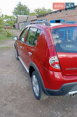 Позашляховик / Кросовер Dacia Sandero StepWay 2011 в 
