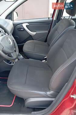 Позашляховик / Кросовер Dacia Sandero StepWay 2011 в 