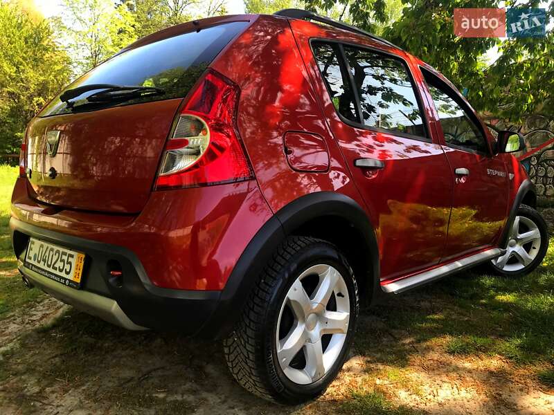 Позашляховик / Кросовер Dacia Sandero StepWay 2010 в 