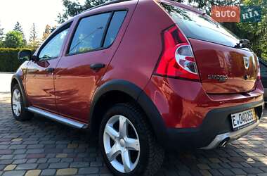 Позашляховик / Кросовер Dacia Sandero StepWay 2010 в 