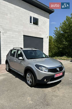 Внедорожник / Кроссовер Dacia Sandero StepWay 2011 в Хороле