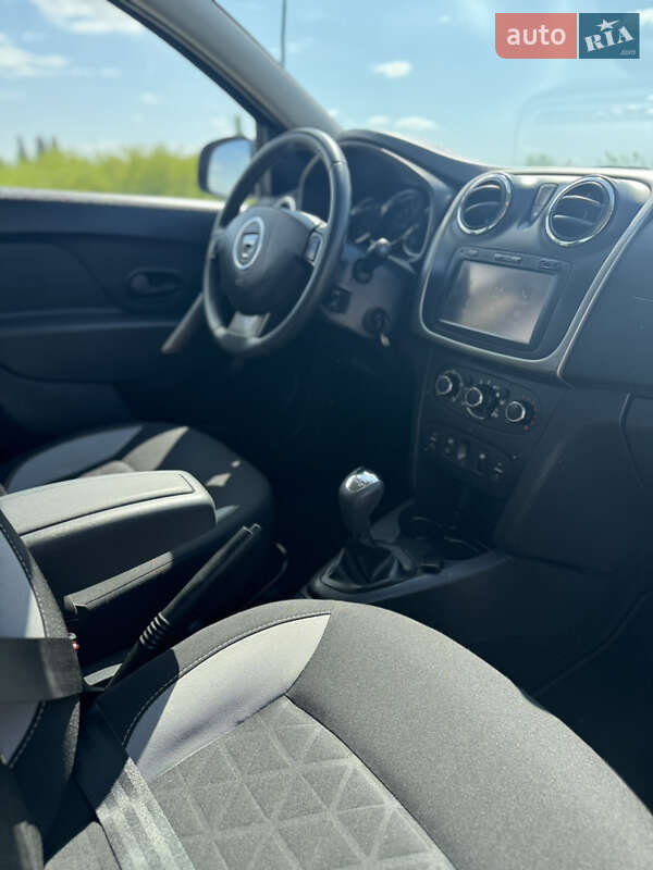 Внедорожник / Кроссовер Dacia Sandero StepWay 2016 в Ровно