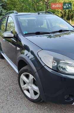 Позашляховик / Кросовер Dacia Sandero StepWay 2009 в 