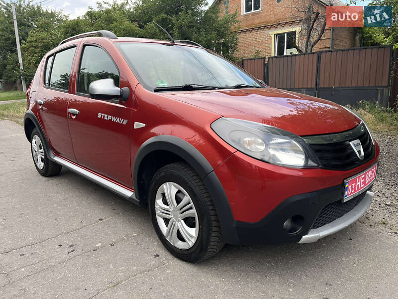 Внедорожник / Кроссовер Dacia Sandero StepWay 2011 в Хороле