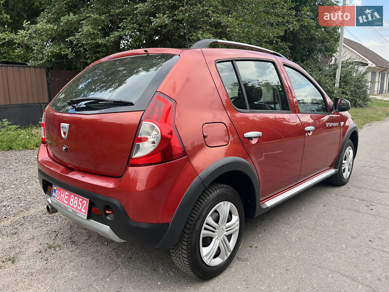Внедорожник / Кроссовер Dacia Sandero StepWay 2011 в Хороле