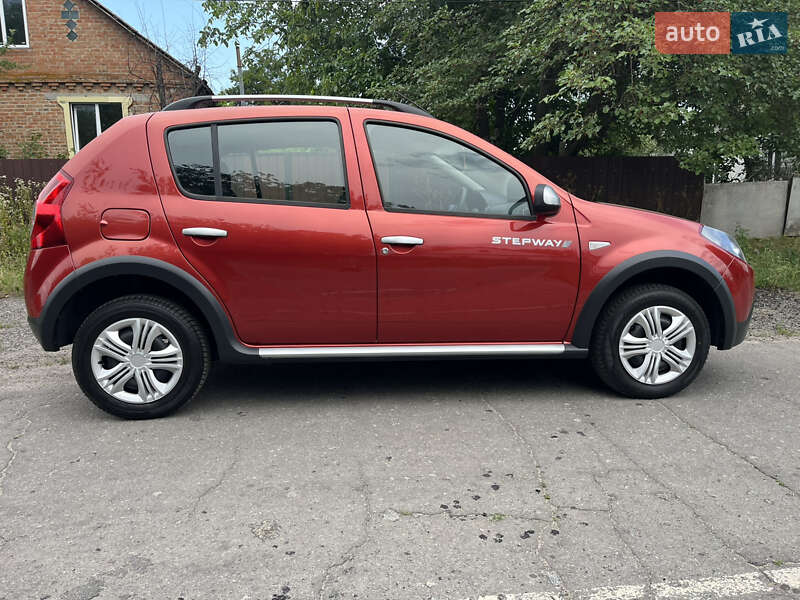 Внедорожник / Кроссовер Dacia Sandero StepWay 2011 в Хороле