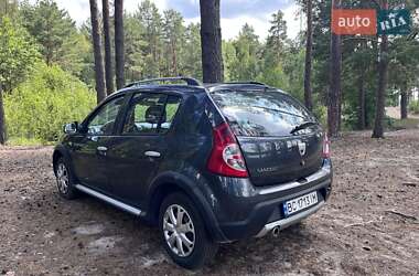 Позашляховик / Кросовер Dacia Sandero StepWay 2011 в 