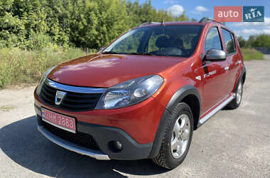 Внедорожник / Кроссовер Dacia Sandero StepWay 2010 в Хороле