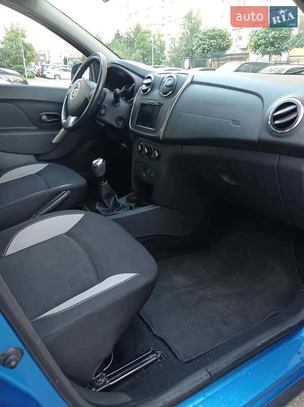 Внедорожник / Кроссовер Dacia Sandero StepWay 2013 в Киеве