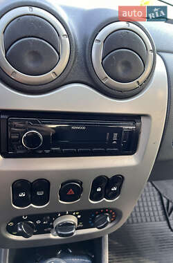 Внедорожник / Кроссовер Dacia Sandero StepWay 2009 в 