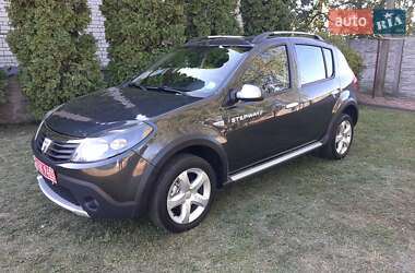 Внедорожник / Кроссовер Dacia Sandero StepWay 2010 в Хороле
