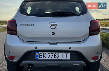 Внедорожник / Кроссовер Dacia Sandero StepWay 2017 в 