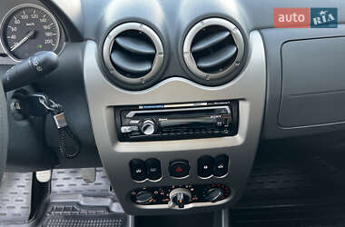 Позашляховик / Кросовер Dacia Sandero StepWay 2009 в  фото 32 Позашляховик / Кросовер Dacia Sandero StepWay 2009 в