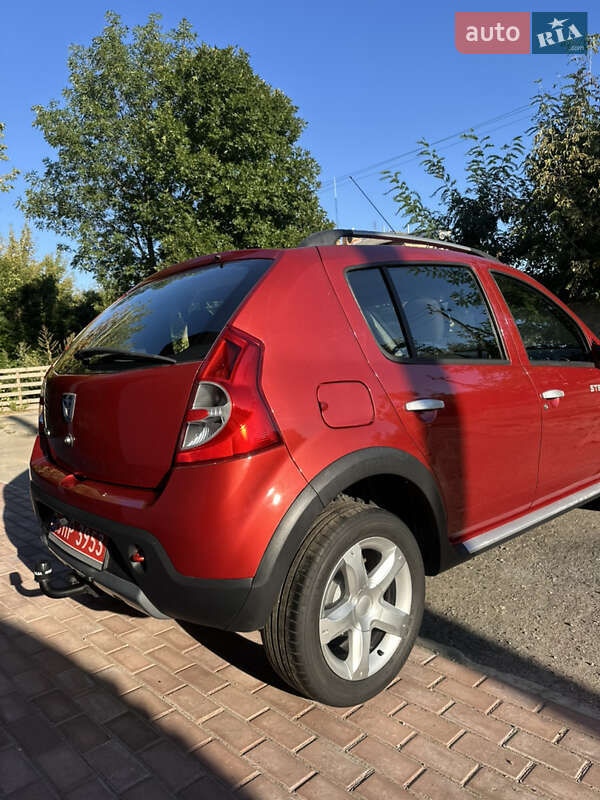 Внедорожник / Кроссовер Dacia Sandero StepWay 2012 в Хороле