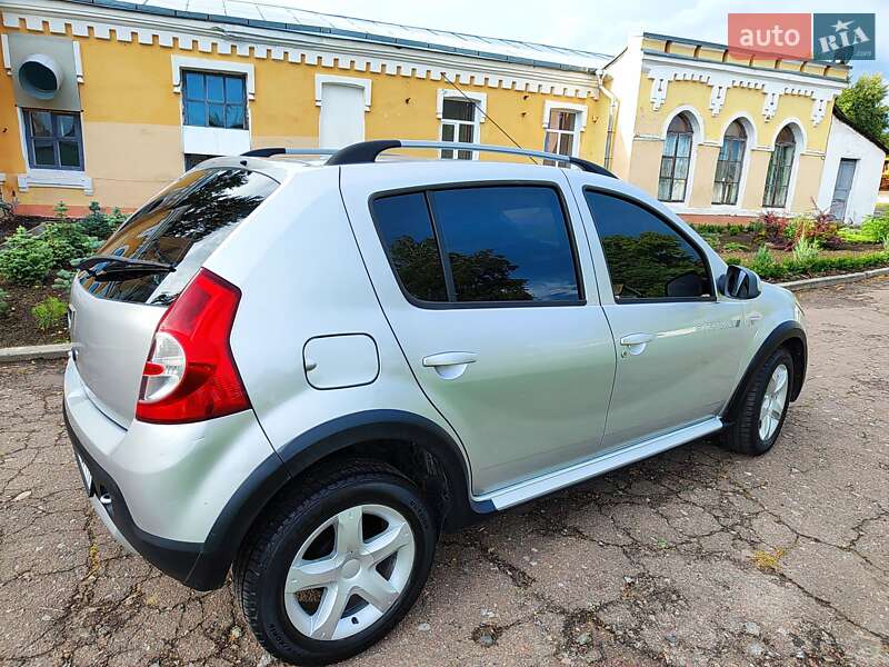 Внедорожник / Кроссовер Dacia Sandero StepWay 2012 в Кролевце