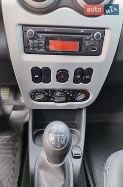 Внедорожник / Кроссовер Dacia Sandero StepWay 2012 в 