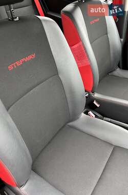 Внедорожник / Кроссовер Dacia Sandero StepWay 2012 в 