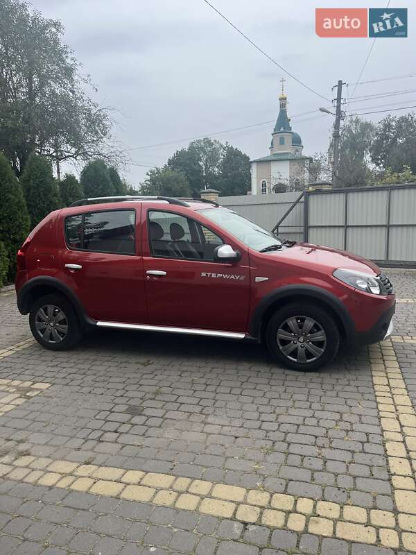 Внедорожник / Кроссовер Dacia Sandero StepWay 2012 в Виннице