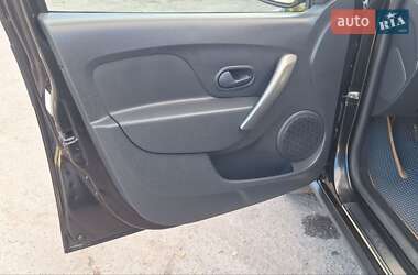 Внедорожник / Кроссовер Dacia Sandero StepWay 2013 в 