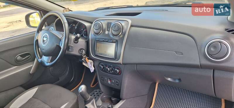Позашляховик / Кросовер Dacia Sandero StepWay 2013 в Новоархангельську