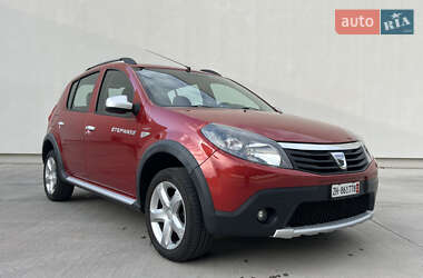 Позашляховик / Кросовер Dacia Sandero StepWay 2012 в 