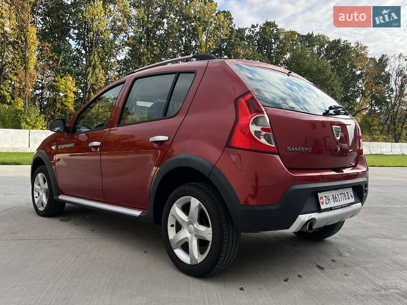 Внедорожник / Кроссовер Dacia Sandero StepWay 2012 в Луцке