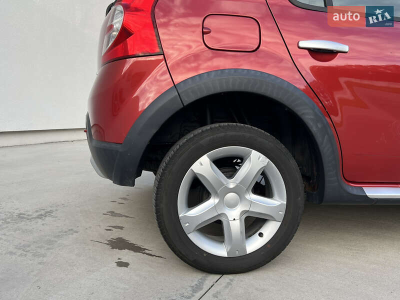 Внедорожник / Кроссовер Dacia Sandero StepWay 2012 в Луцке