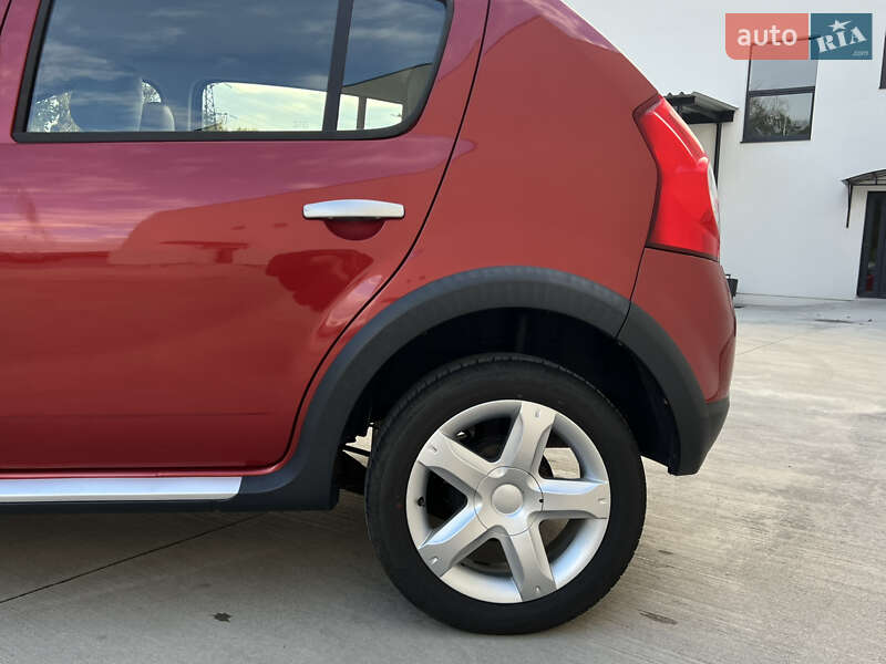 Внедорожник / Кроссовер Dacia Sandero StepWay 2012 в Луцке