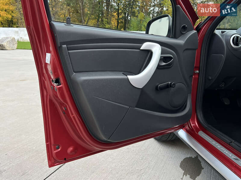 Внедорожник / Кроссовер Dacia Sandero StepWay 2012 в Луцке