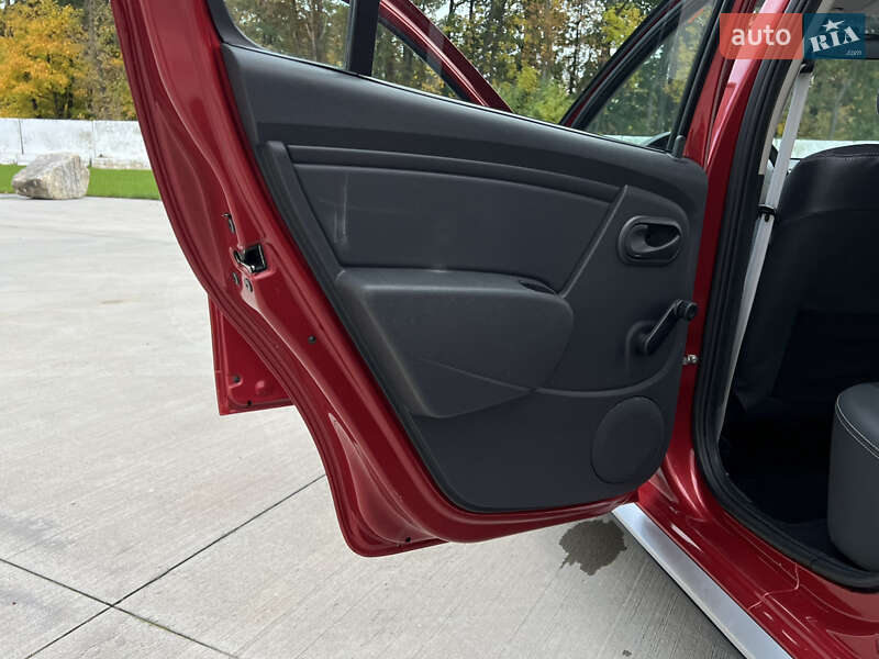 Внедорожник / Кроссовер Dacia Sandero StepWay 2012 в Луцке
