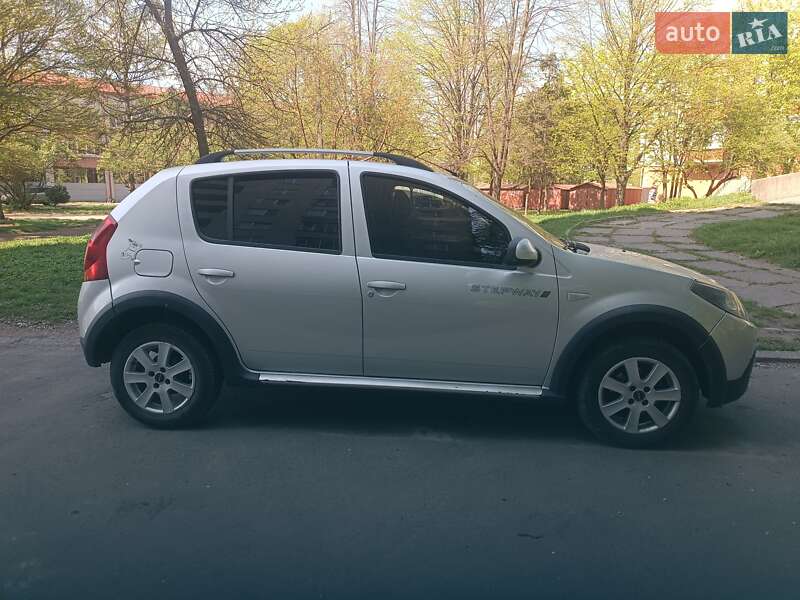 Внедорожник / Кроссовер Dacia Sandero StepWay 2012 в Львове фото 8 Внедорожник / Кроссовер Dacia Sandero StepWay 2012 в Львове