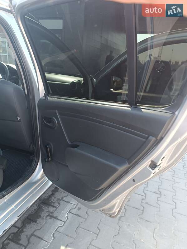 Внедорожник / Кроссовер Dacia Sandero StepWay 2012 в Львове фото 19 Внедорожник / Кроссовер Dacia Sandero StepWay 2012 в Львове