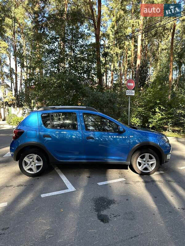 Внедорожник / Кроссовер Dacia Sandero StepWay 2016 в Белогородке
