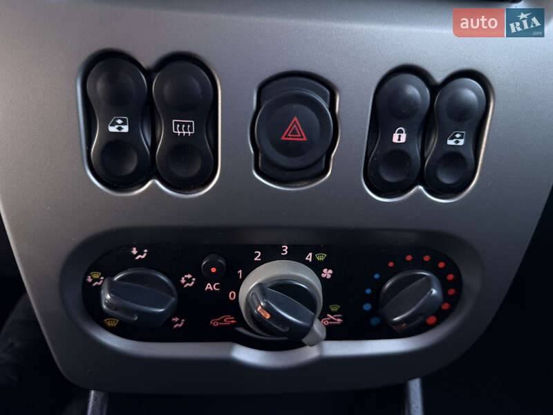 Позашляховик / Кросовер Dacia Sandero StepWay 2009 в Володимирі фото 49 Позашляховик / Кросовер Dacia Sandero StepWay 2009 в Володимирі