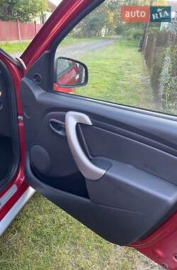 Позашляховик / Кросовер Dacia Sandero StepWay 2012 в  фото 8 Позашляховик / Кросовер Dacia Sandero StepWay 2012 в