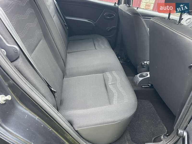 Позашляховик / Кросовер Dacia Sandero StepWay 2009 в Дубні фото 16 Позашляховик / Кросовер Dacia Sandero StepWay 2009 в Дубні