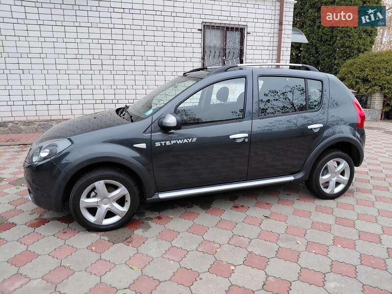 Внедорожник / Кроссовер Dacia Sandero StepWay 2010 в Хороле