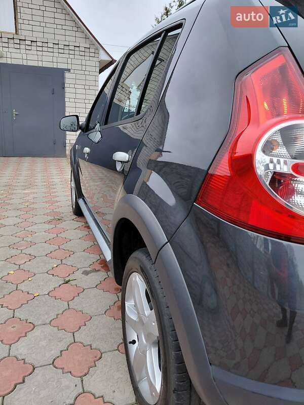 Внедорожник / Кроссовер Dacia Sandero StepWay 2010 в Хороле