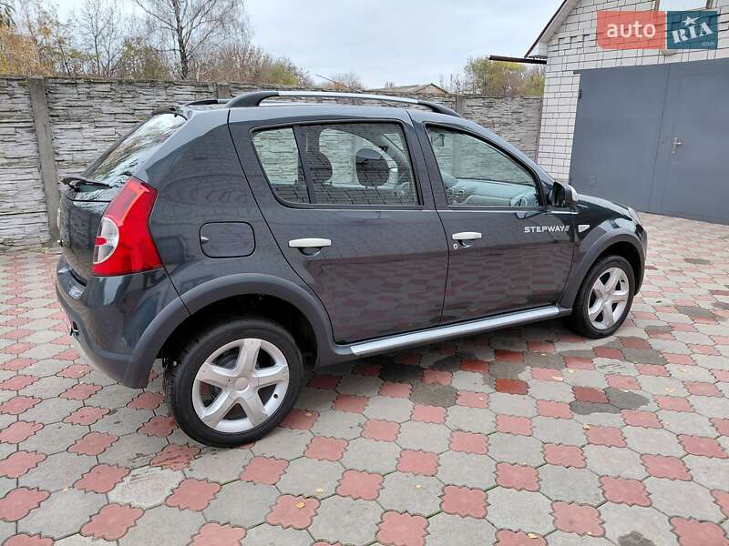 Внедорожник / Кроссовер Dacia Sandero StepWay 2010 в Хороле