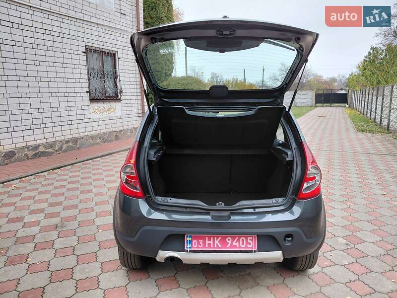 Внедорожник / Кроссовер Dacia Sandero StepWay 2010 в Хороле