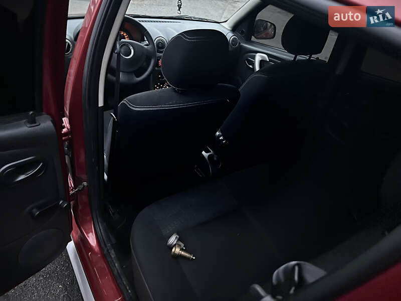 Позашляховик / Кросовер Dacia Sandero StepWay 2012 в Гадячі фото 8 Позашляховик / Кросовер Dacia Sandero StepWay 2012 в Гадячі