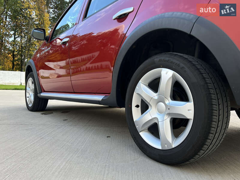 Позашляховик / Кросовер Dacia Sandero StepWay 2012 в Луцьку