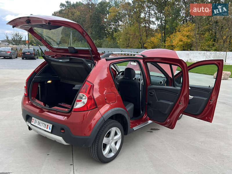 Позашляховик / Кросовер Dacia Sandero StepWay 2012 в Луцьку