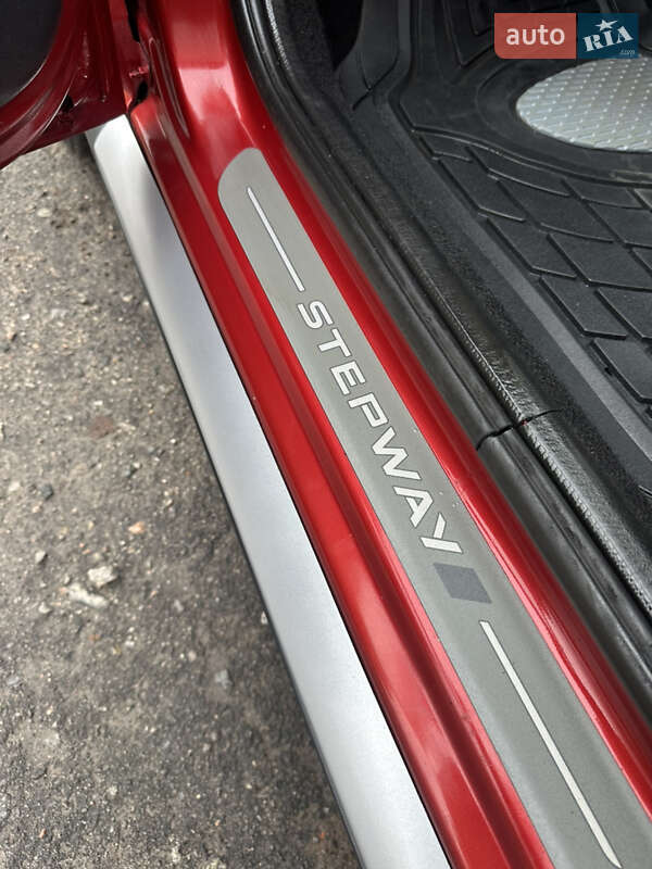 Внедорожник / Кроссовер Dacia Sandero StepWay 2011 в Хороле фото 24 Внедорожник / Кроссовер Dacia Sandero StepWay 2011 в Хороле